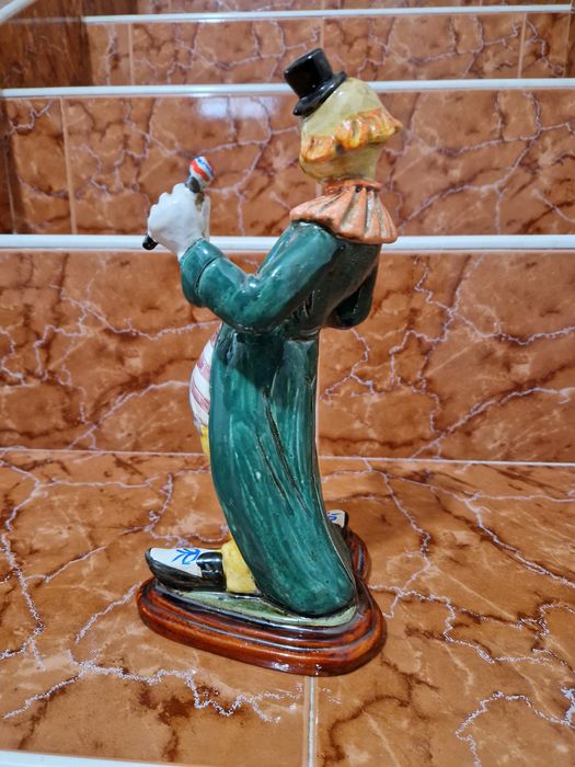 Прекрасна антикварна колекционерска порцеланова испанска фигура Клоун