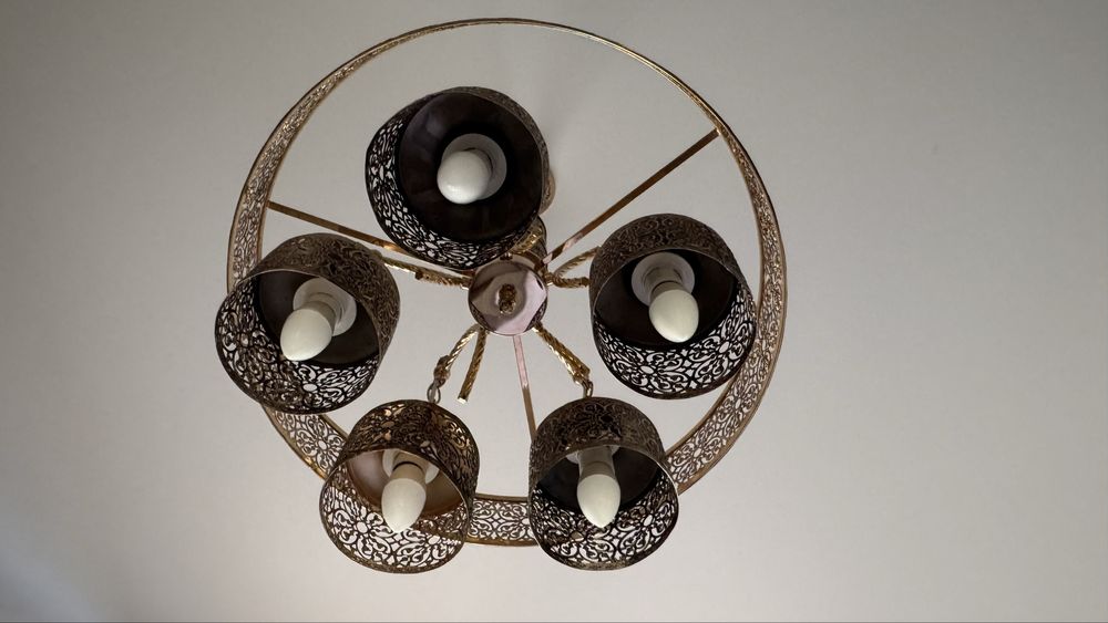 Продам люстру пяти ражковую