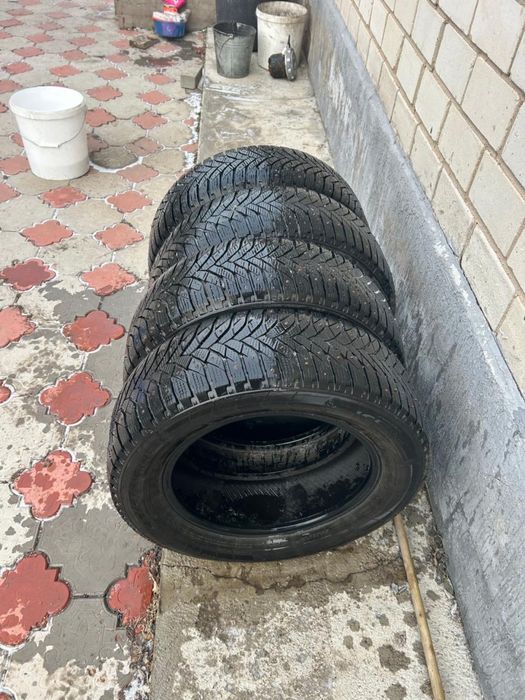 Продам шины зимние 215/60/16