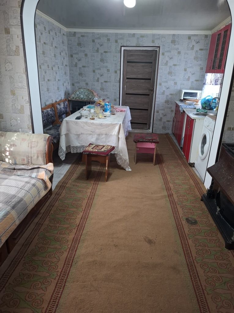 Продаётся Не большой Дом в Ленгер, в Автопарке рядом трассы.