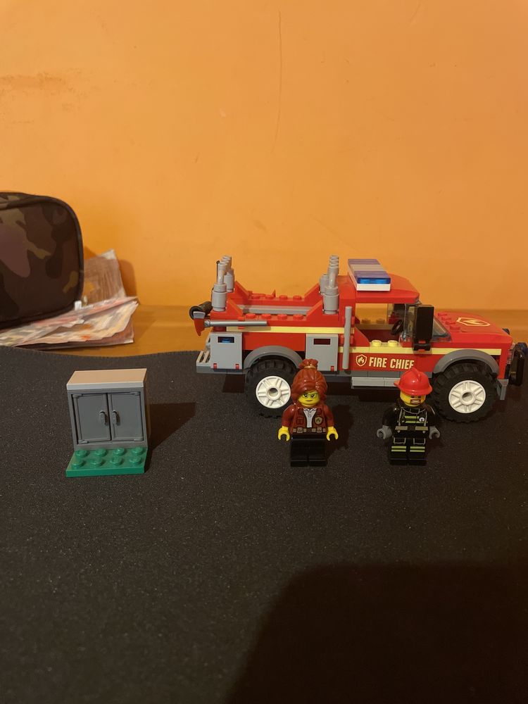 Vand lego city -camionul de interventie al comandatul pompierilor60231