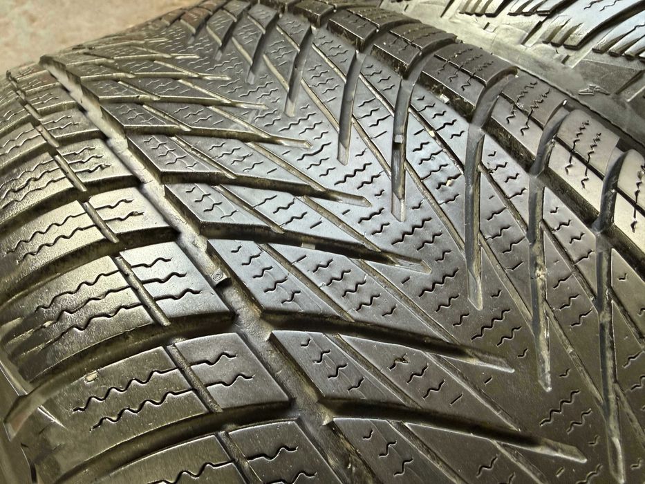 2x Anvelope Iarna 225/55 R17 - Goodyear Ultra Grip Performance 3