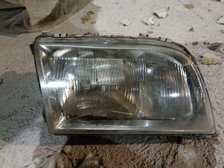 Продам фары на Мерседес в 124