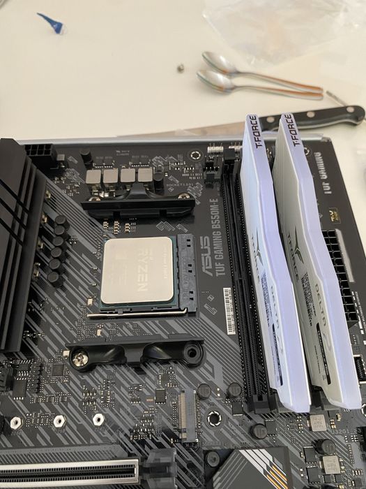 ГАРАНЦИОННИ Ryzen 5 5600x, Asus B550M-E, 16 GB DELTA FORCE