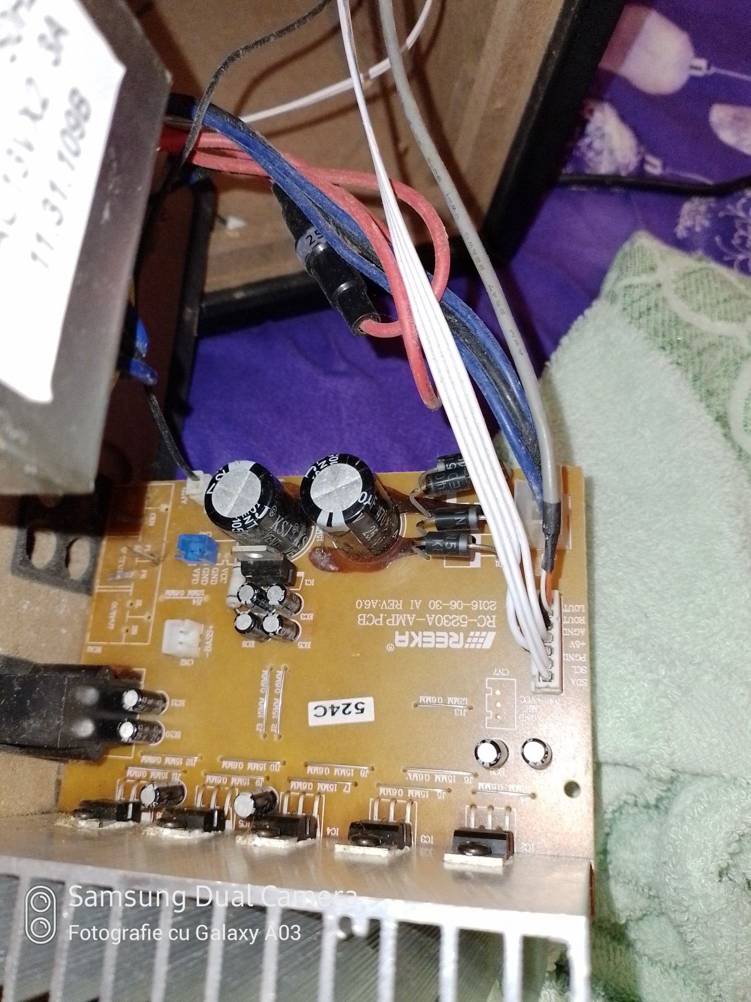 Vând subwoofer akay pentru piese