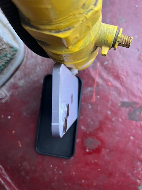 Vand sau schimb cu iphone 13 pro sau 14 pro spart