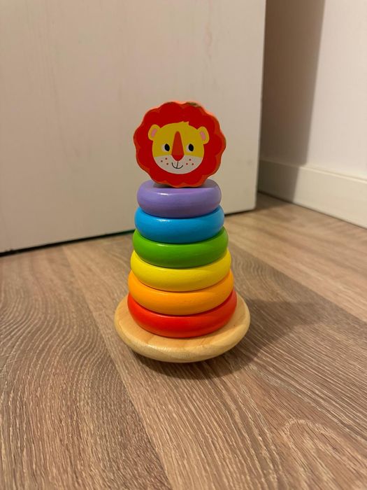 Joc din lemn frumos colorat