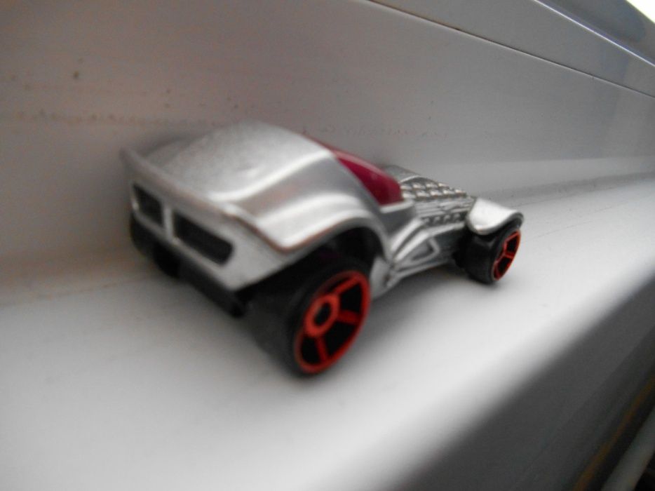 Продавам Welly и Hot Wheels колички за колекция или игра (3+)