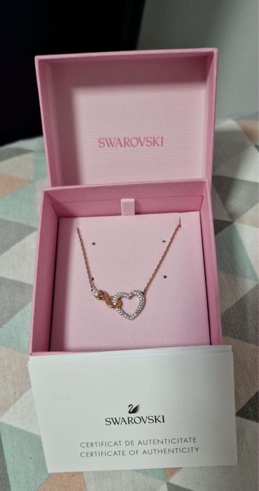 Vand bijuterii swarovski/pandora folosite in stare foarte buna!!!