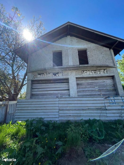 De vanzare casa la rosu,Pret 45000 euro