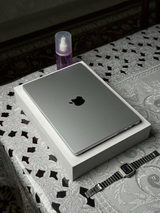 Macbook pro m3 18/512