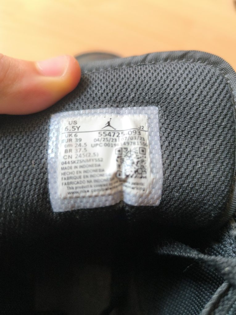Jordan 1 mid black