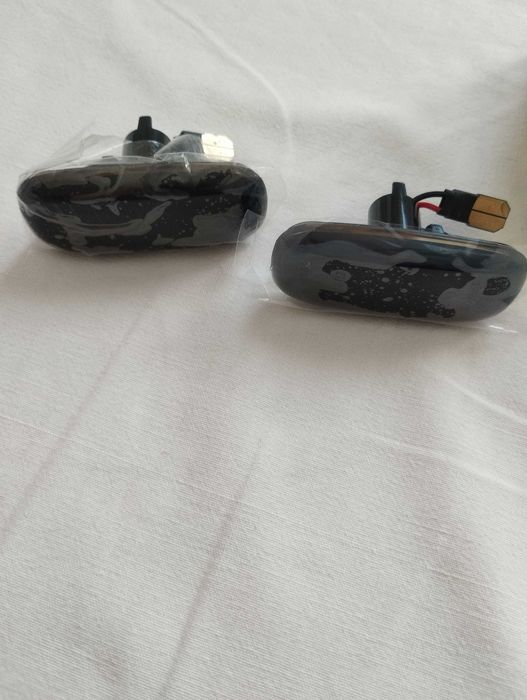 Продавам LED странични мигачи