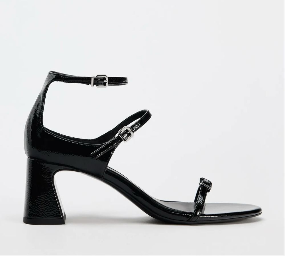Сандали ZARA с лачен ефект и масивен ток