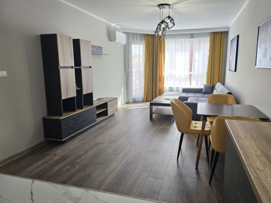 Дава се под наем Двустаен апартамент в Русе, Дружба 1 - 65 кв.м за 341.7 € - Снимка #1