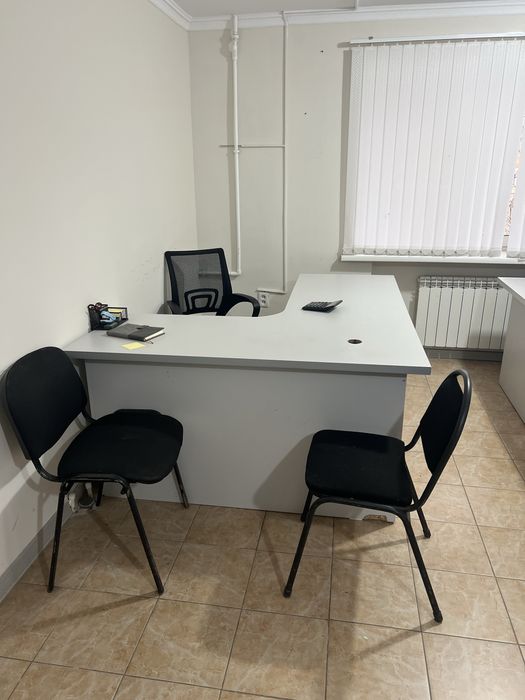 Офисные столы стулья кресло