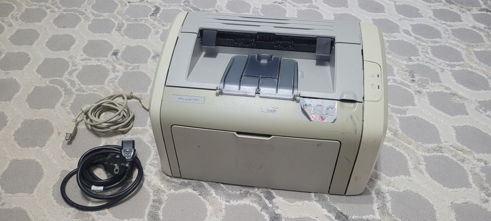 Принтер HP LoserJet 1020 Черно белый