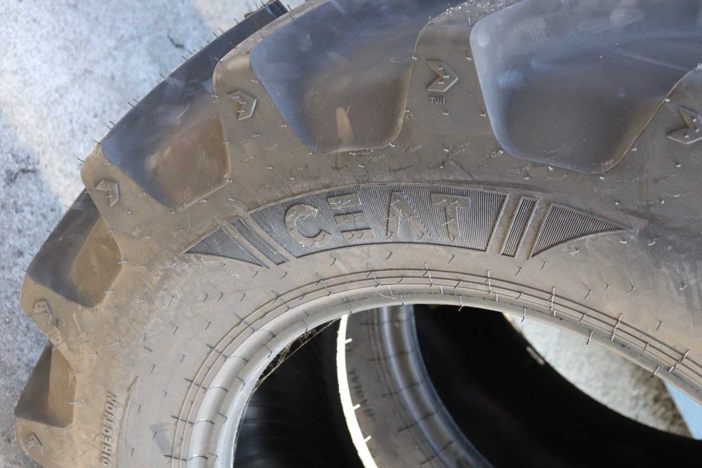 Anvelope 360/70 R24 CEAT FARMAX 122A8/127B TL (12.4 R24)