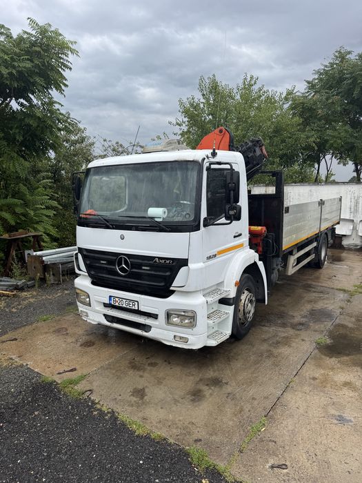 Camion cu Macara Mercedes Palfinger de vanzare