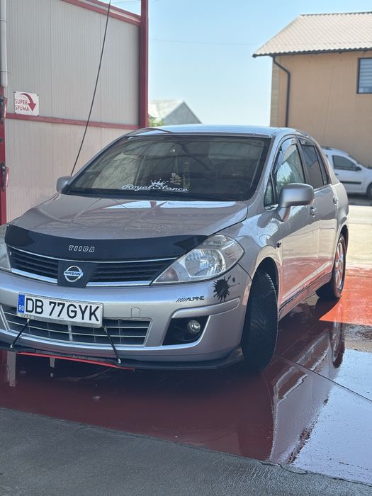 Vând Nissan Tiida