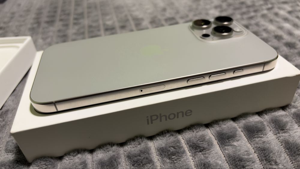 Iphone 16 pro max natural titanium