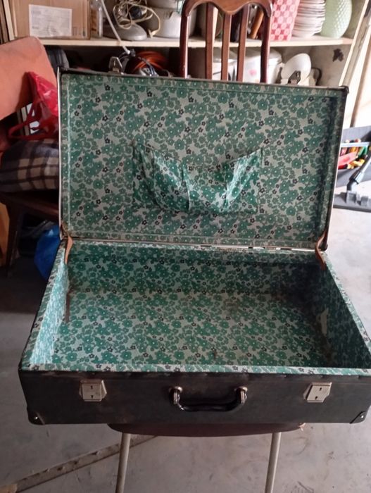 Продаю советские чемоданы
