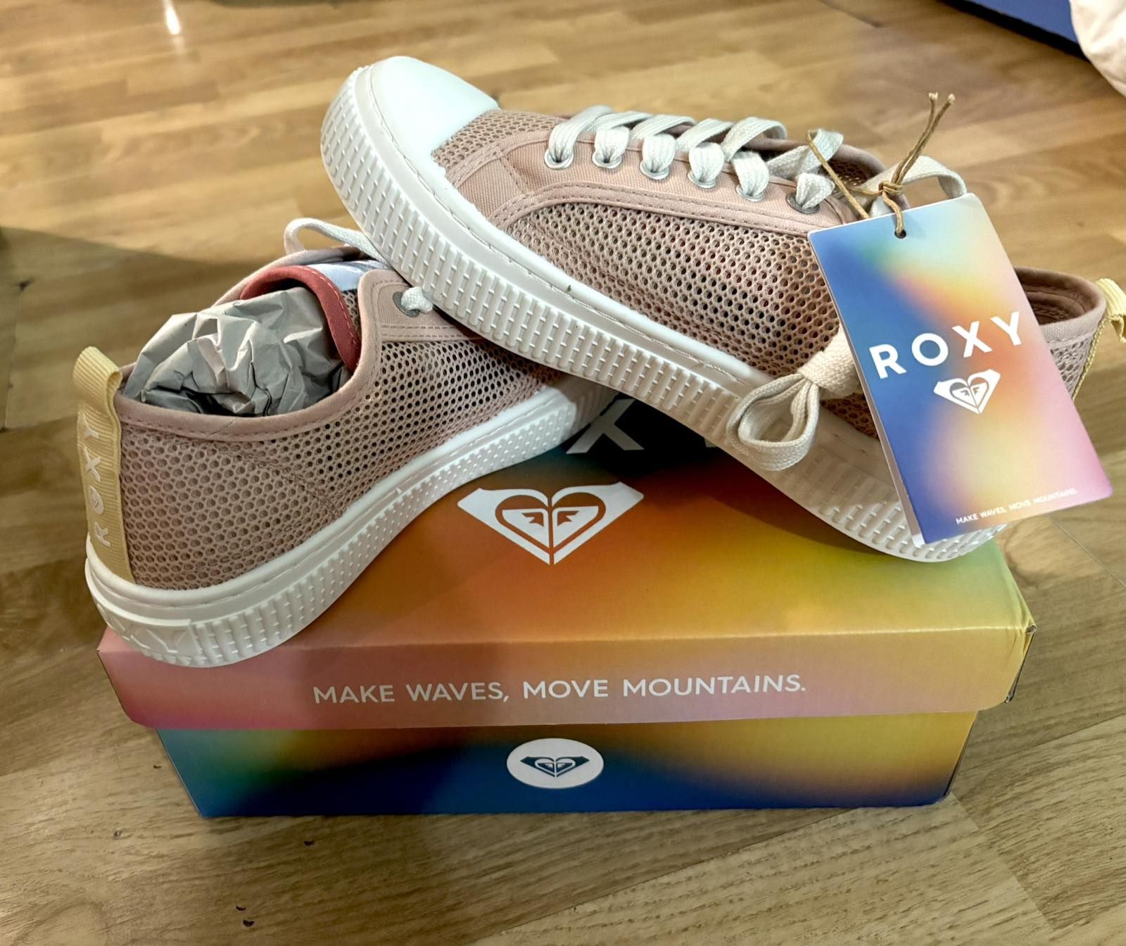 Чисто нови обувки Roxy