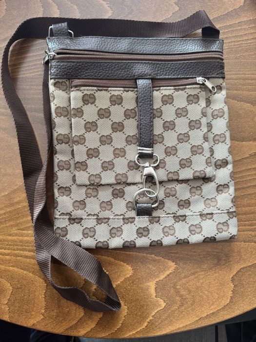 Продавам лични чанти и портмонета