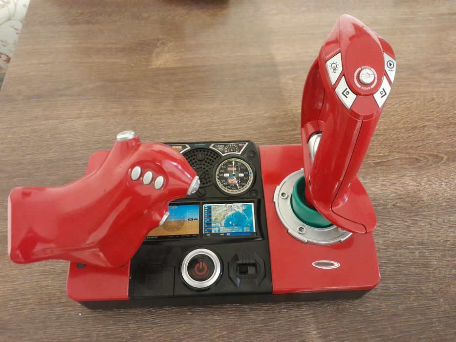 Vând elicopter de jucărie cu joystick