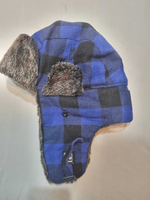 Vand caciula barbat cu urechi, stofa cu lana si blana absolut noua