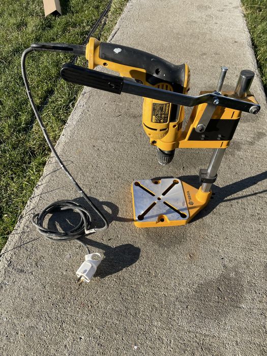 Masina gaurit cu coloana Dewalt bormasina