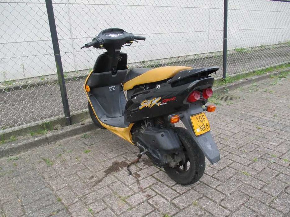 Inchiriere scuter Honda SFX50 2T 50cc Bucuresti 190 lei saptamana