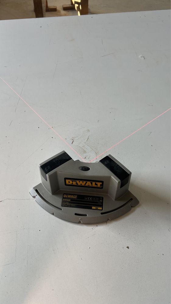 Dewalt 90 grade in state foarte buna