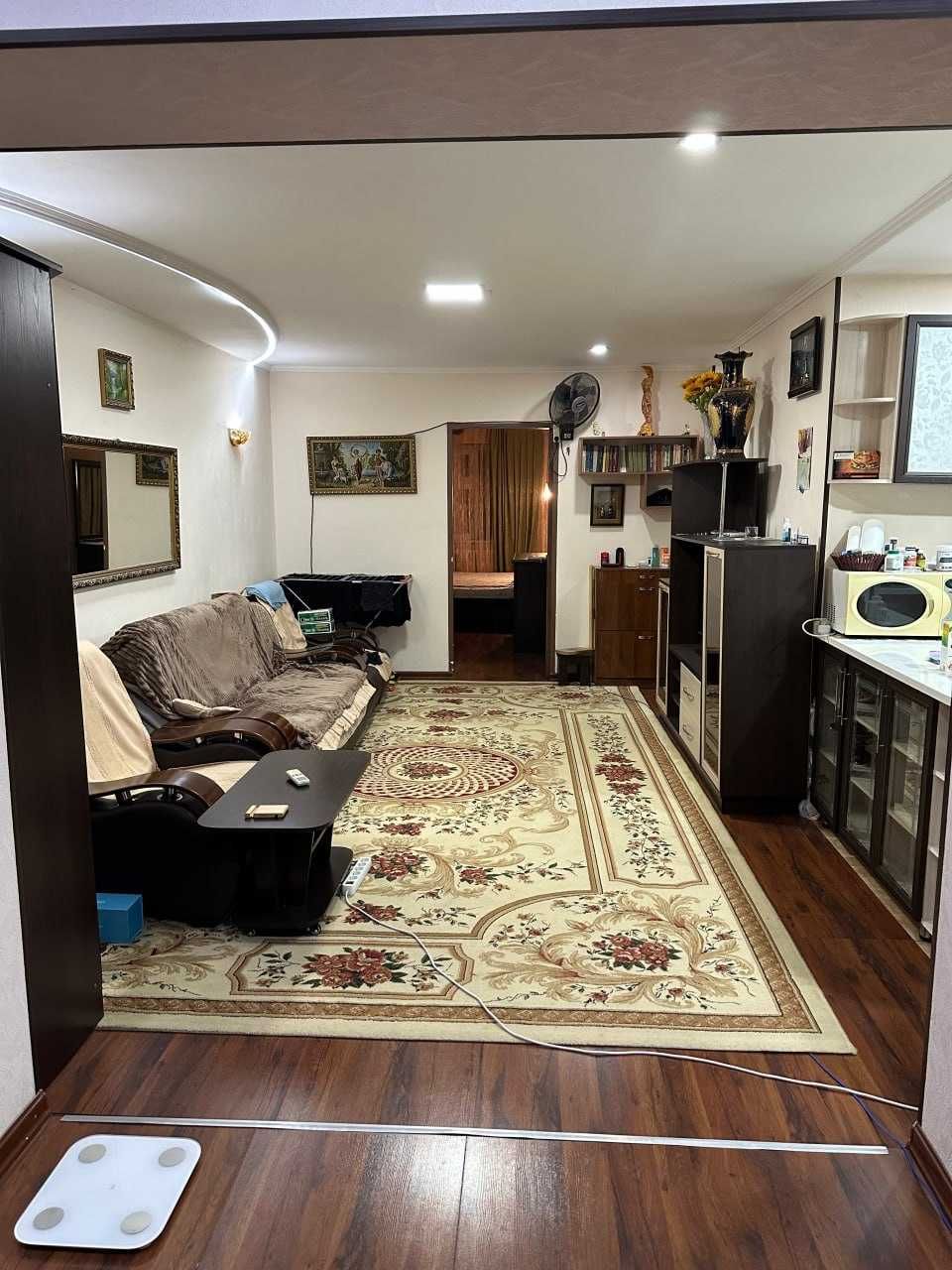 Чиланзар-1` 2-комн. квартира 49м², 4/5 этаж, чистый ремонт