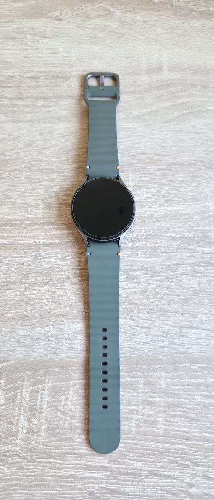 Samsung Galaxy Watch 7 44mm LTE Silver / Green 
Модел: L315