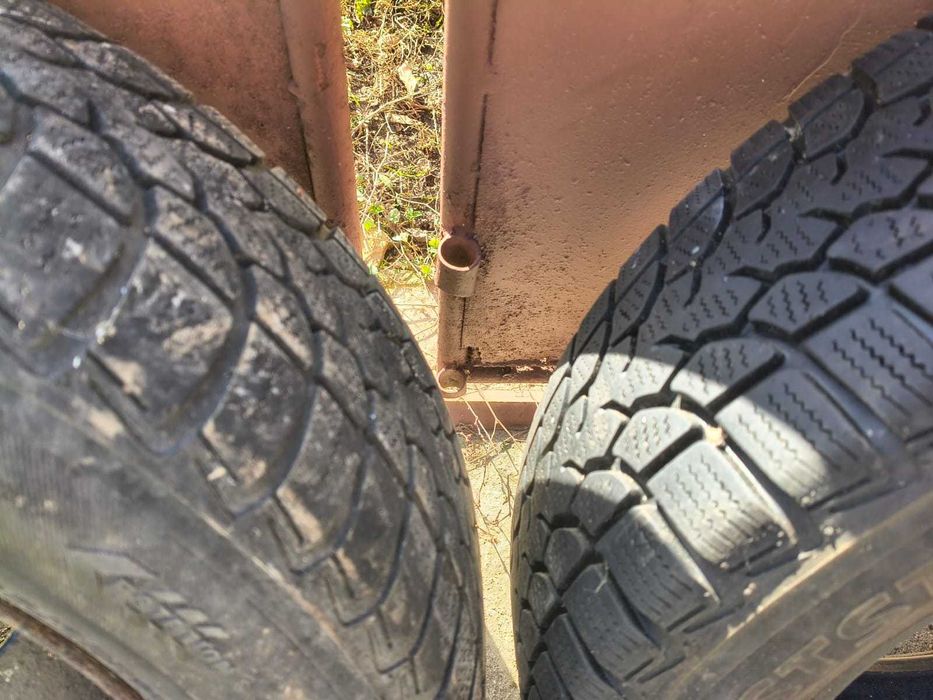 Vând 5 roți de Logan echipate cu cauciucuri de iarnă 185/65 R15