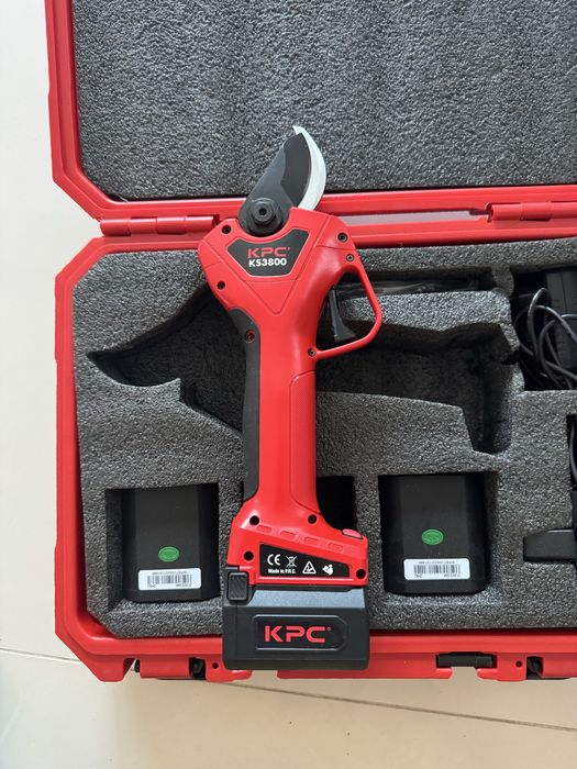 Nou. Foarfecă de grădinărit cu 3 acumulatori KPC