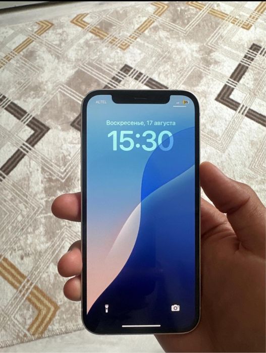 Продам айфон 12