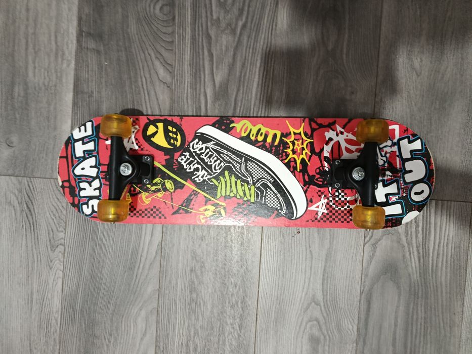 Skateboard folosit de câteva ori