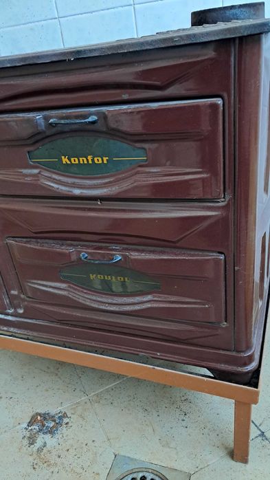 Печка с фурна на дърва