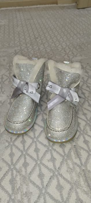 Новые угги. Натуральный мех. Блестящие.