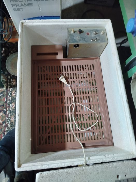 Продам инкубатор Наседка