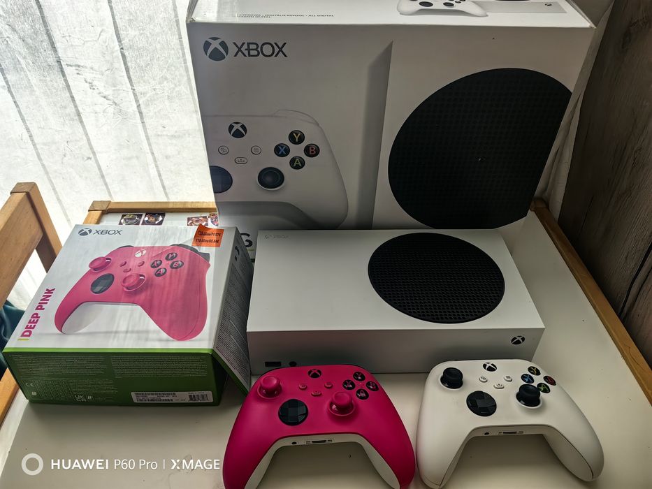 Xbox Series S 512GB с 2 Джойстика