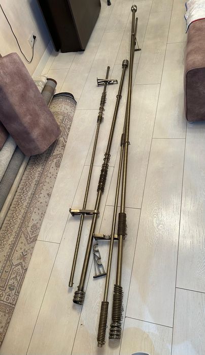 Продам 2 карнизы