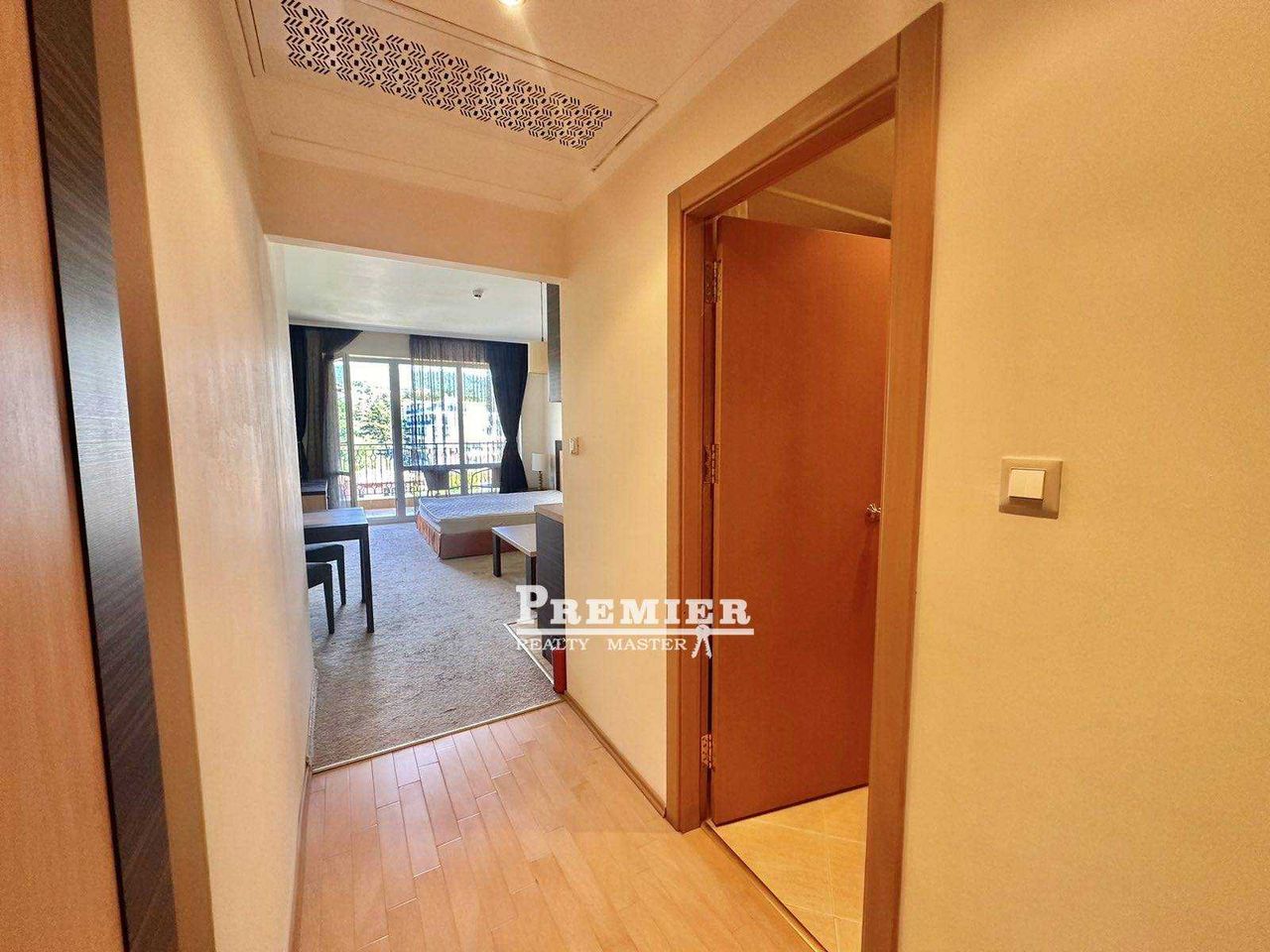 Продава се Едностаен апартамент в к.к. Слънчев бряг - 51 кв.м за 971 €/кв.м - Снимка #1