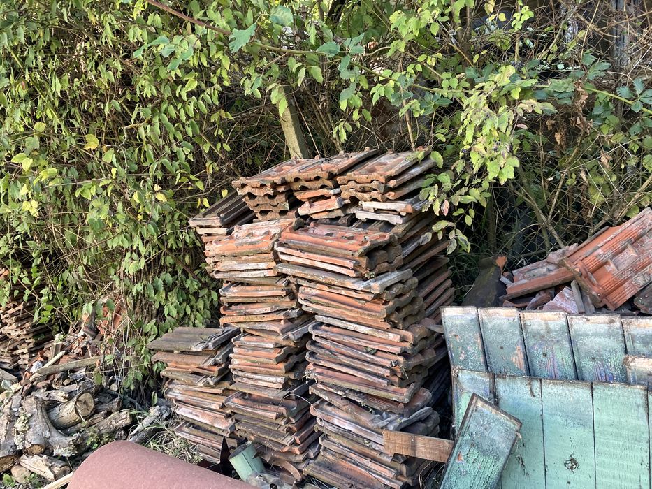 Стари керемиди от стар покрив