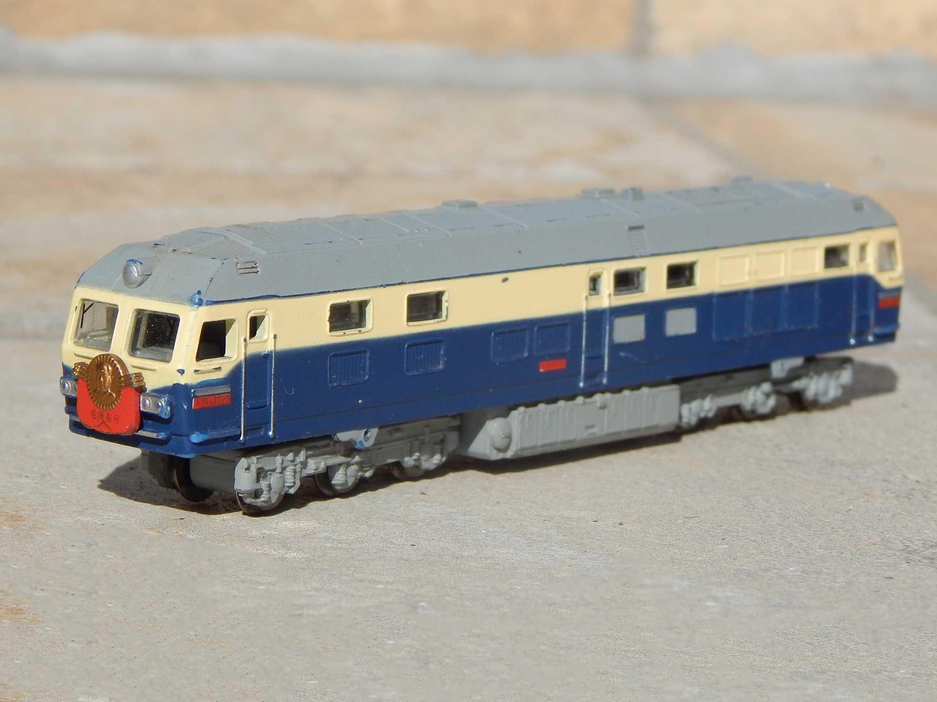 Macheta locomotiva tren chinezesc Dongfeng DF4D 1893 Mao Zedong