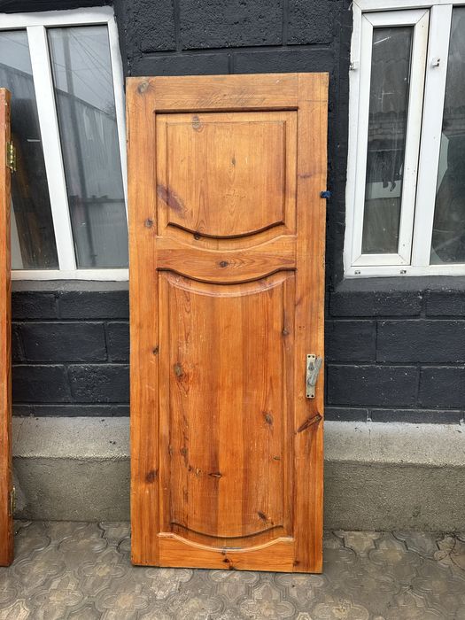 Отдам двери деревянные