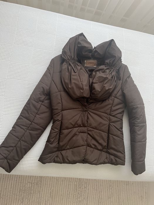 Кафяво яке.Чисто ново.Icon е марката на якето