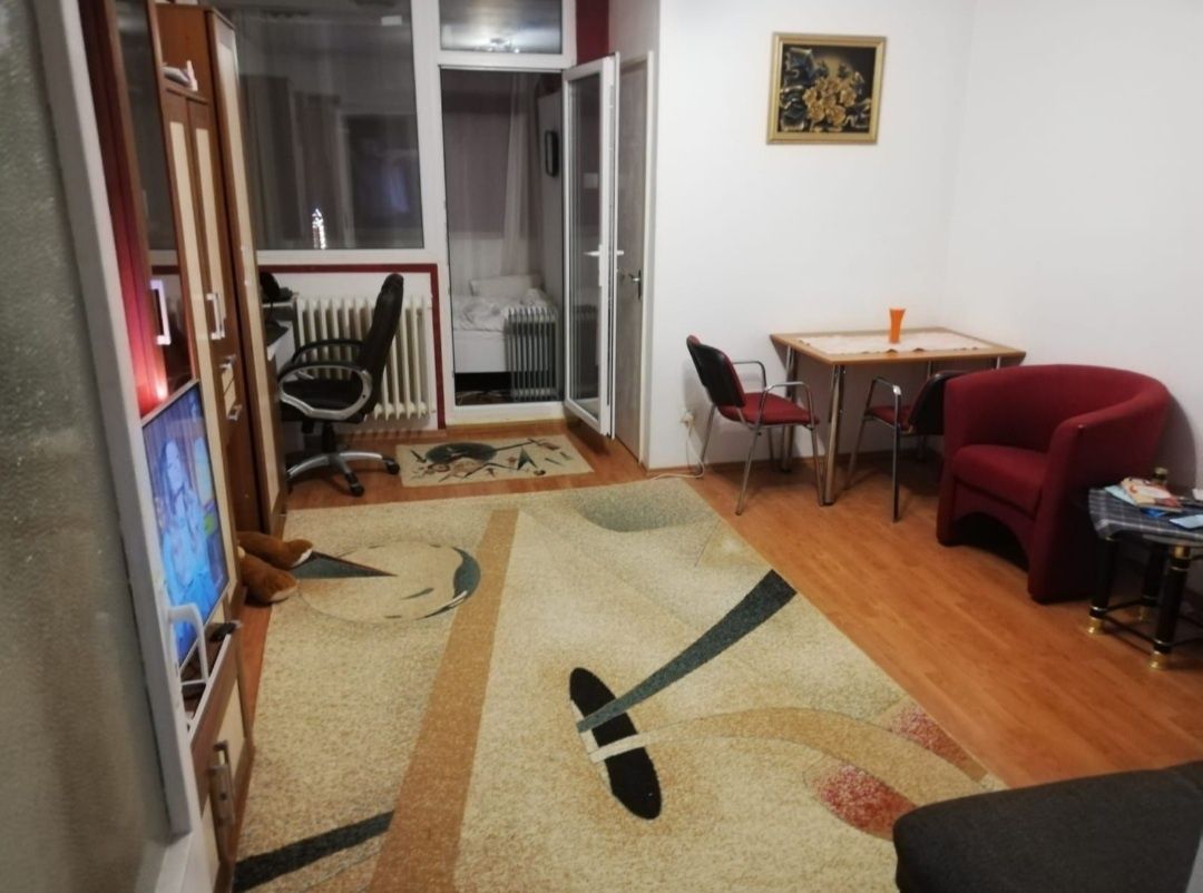 Vand apartament o camera zona iulius mall